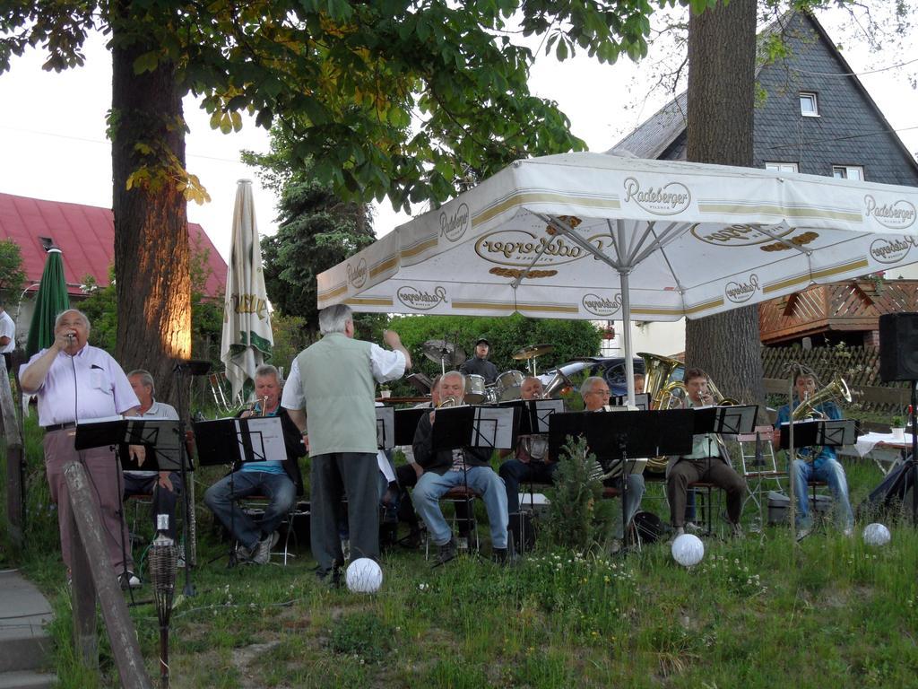 Landhotel Weisses Roess'L Adorf Bagian luar foto